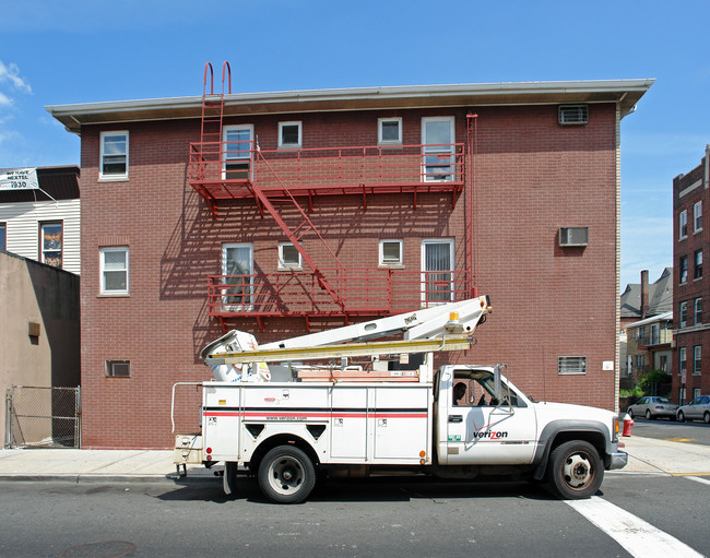 424 16th St in Union City, NJ - Building Photo - Building Photo