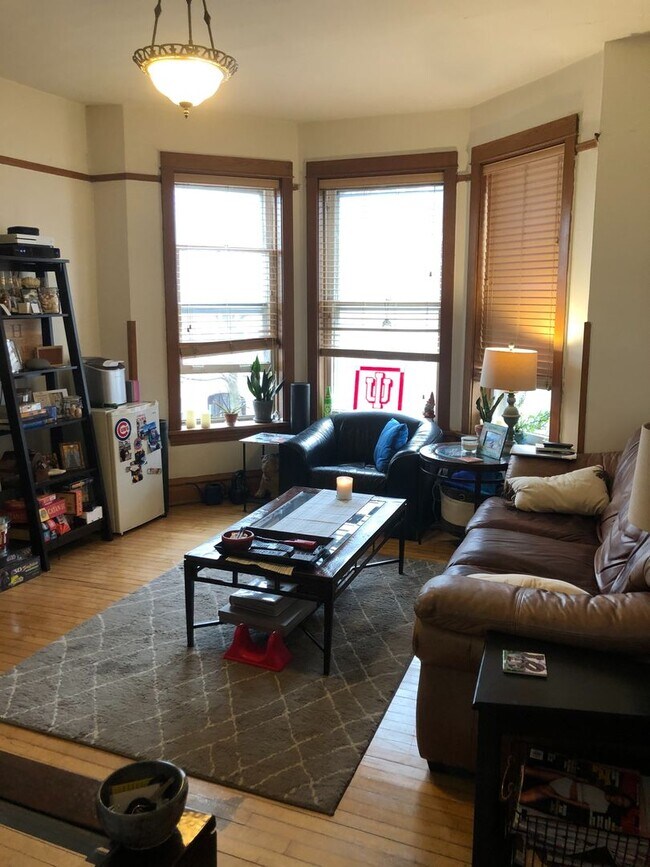property at 1958 W Waveland Ave