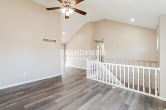 1626 S Whitney Dr in Independence, MO - Foto de edificio - Building Photo