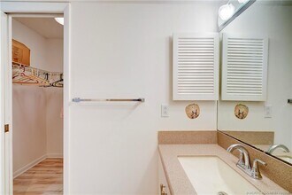 5532 NE Gulfstream Way in Stuart, FL - Building Photo - Building Photo