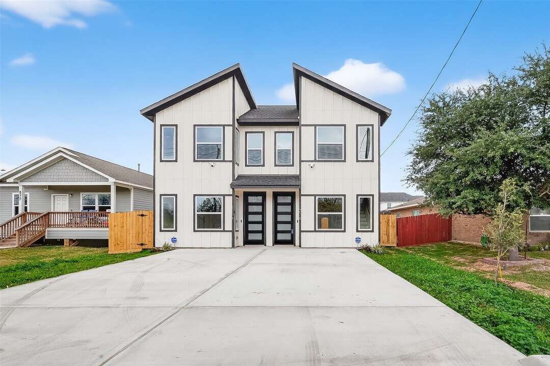 5523 Haight St in Houston, TX - Building Photo