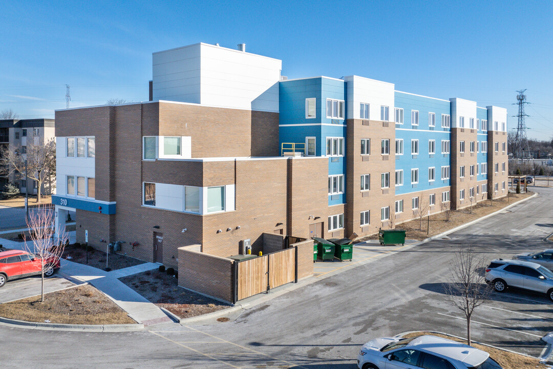 Crescent Place in Arlington Heights, IL - Building Photo