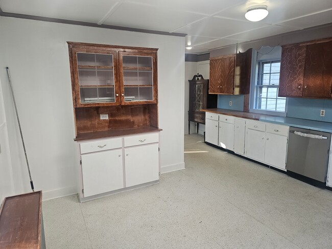 10 N Lake St in Litchfield, CT - Building Photo - Building Photo