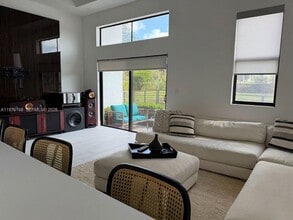 4384 NW 8th Ct in Plantation, FL - Building Photo - Building Photo