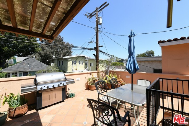 121 Brooks Ave in Los Angeles, CA - Building Photo - Building Photo