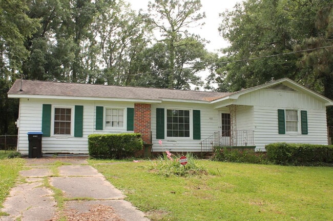 property at 427 Myrtlewood Ave