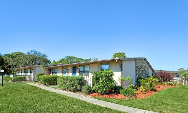 Windrush Apartments in North Fort Myers, FL - Foto de edificio - Building Photo