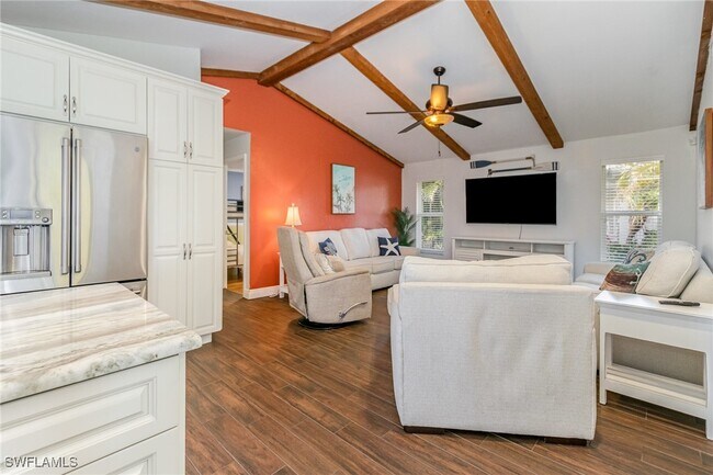 property at 916 SE 24th St