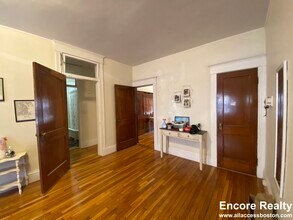116 Englewood Ave, Unit 13 in Boston, MA - Building Photo - Building Photo