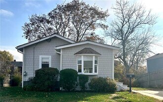 54 Planet Ave in East Providence, RI - Building Photo