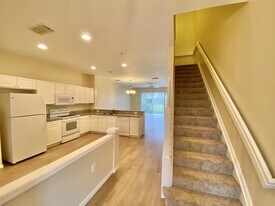 909 Hampton Cir in Naples, FL - Building Photo