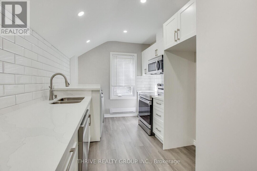 140 Wellington St in London, ON - Building Photo