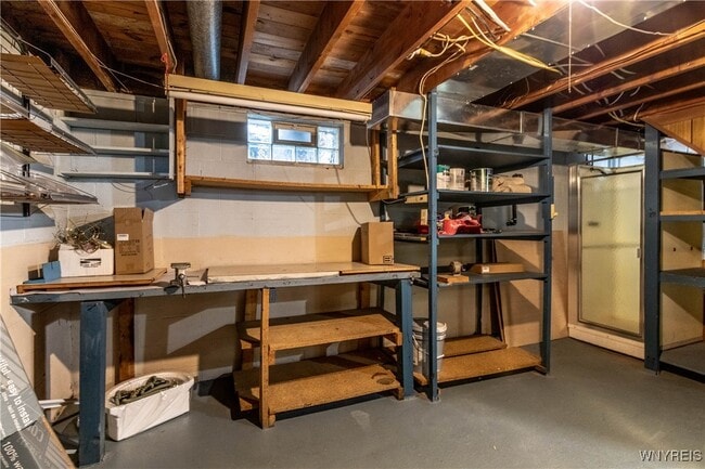 property at 194 Boncroft Dr