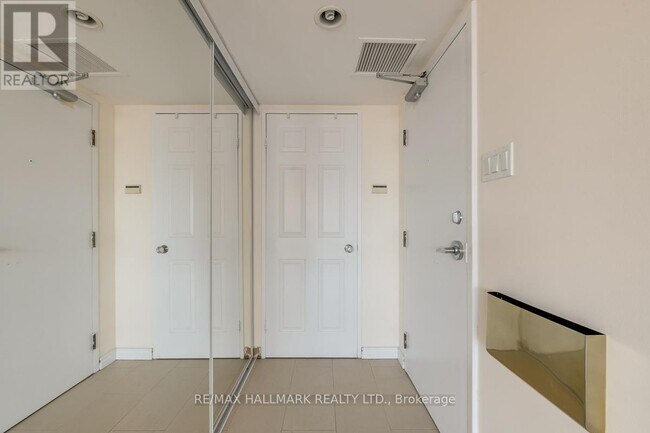 1102-705-1705 King St W in Toronto, ON - Building Photo - Building Photo