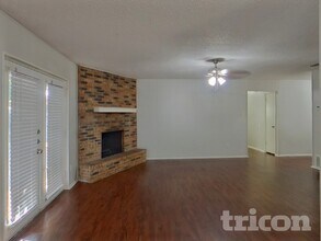 1916 Tracey Cir in Irving, TX - Foto de edificio - Building Photo