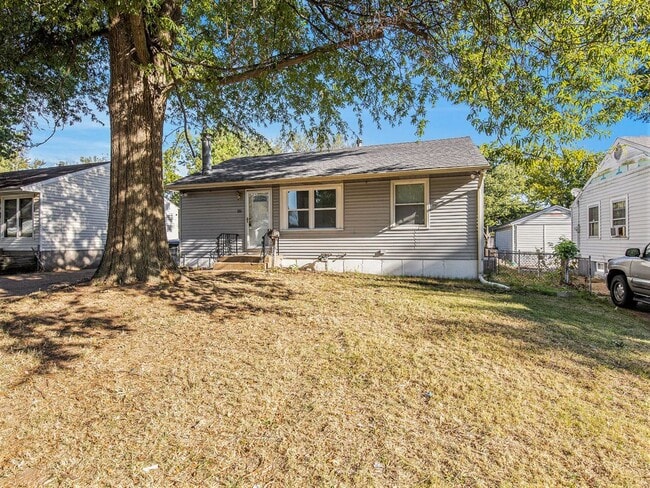 property at 215 Midlothian Rd