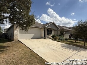 8218 Broussard in San Antonio, TX - Foto de edificio - Building Photo