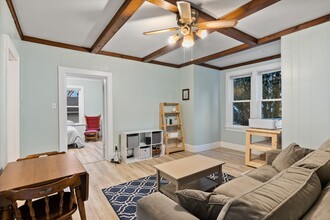 W61N386 Washington Ave, Unit Lower in Cedarburg, WI - Foto de edificio - Building Photo