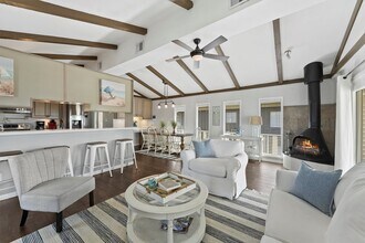 16603 Jamaica Cove Rd in Jamaica Beach, TX - Building Photo - Building Photo