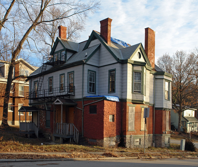 2201 Kemper Ln in Cincinnati, OH - Building Photo - Building Photo