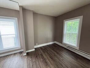 922 N 8th St, Unit Apt 3 in Burlington, IA - Foto de edificio - Building Photo