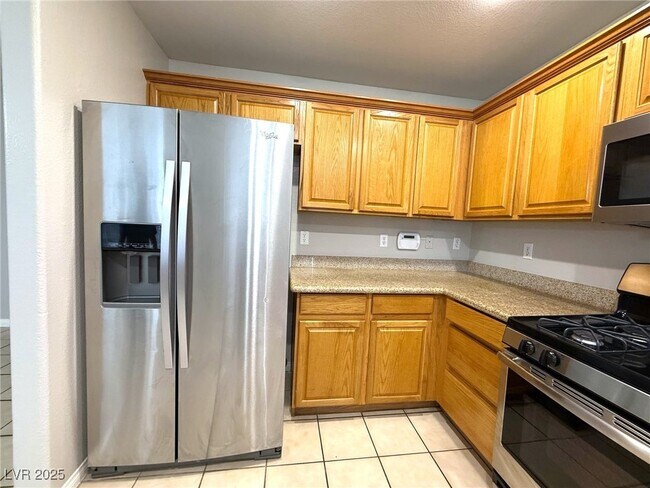 2756 Fountain Vista Ln in Henderson, NV - Building Photo - Building Photo
