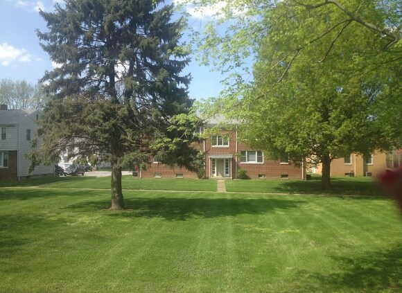 Pasfield Park Apartments in Springfield, IL - Building Photo