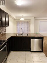 18 Longboat Run W in Brantford, ON - Building Photo - Building Photo