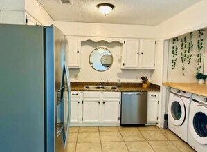 7812 Oak Forest Dr in Pensacola, FL - Building Photo - Building Photo