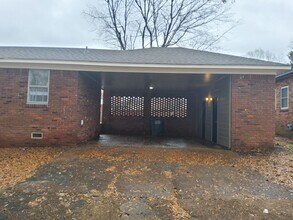 Picturesque Home Worth Checking Out in Memphis, TN - Building Photo - Building Photo