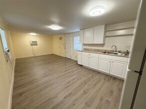 4201 Darby St in Bacliff, TX - Building Photo - Building Photo