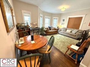 18 Lowden Ave, Unit 2 in Somerville, MA - Foto de edificio - Building Photo