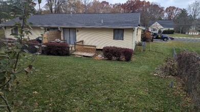 538 4 Mile Rd NW in Comstock Park, MI - Foto de edificio - Building Photo