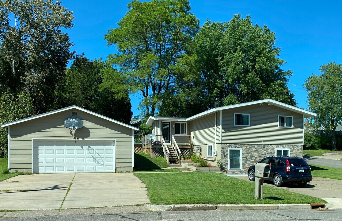 1402 Altamont St in Marquette, MI - Building Photo