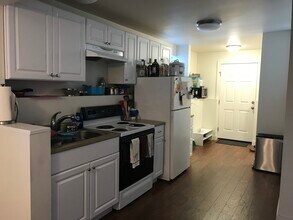 1015 E Jefferson St, Unit A in Seattle, WA - Building Photo - Building Photo