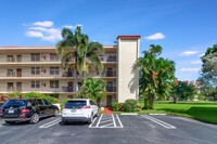 26 Abbey Ln in Delray Beach, FL - Foto de edificio - Building Photo