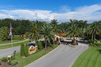 7317 Regina Royale Blvd in Sarasota, FL - Building Photo - Building Photo