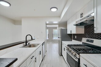 32 N Spring St in Baltimore, MD - Foto de edificio - Building Photo