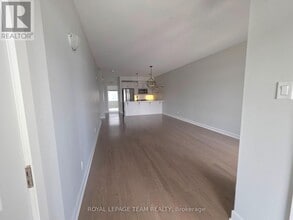 814 Ralph Hennessy Ave in Ottawa, ON - Building Photo - Building Photo