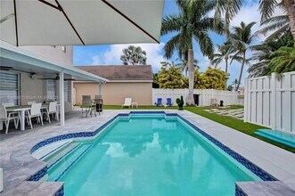 3432 SW 49th St in Fort Lauderdale, FL - Building Photo - Building Photo