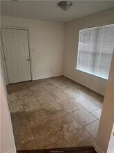 3 Bed, 3 Bath Duplex in College Station in College Station, TX - Building Photo - Building Photo