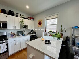 130 Boston St, Unit 2 in Boston, MA - Building Photo