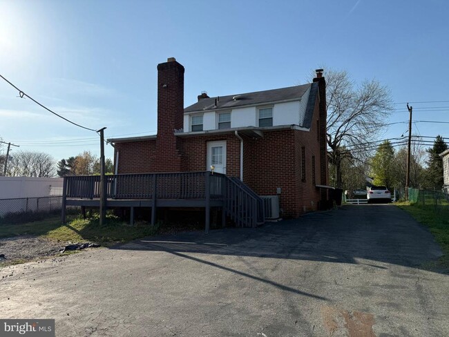 property at 13769 Travilah Rd