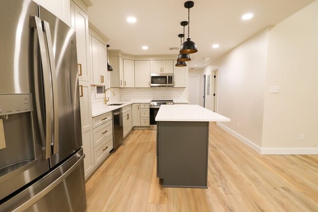 201 Elmwood Cir in Cheshire, CT - Building Photo - Building Photo