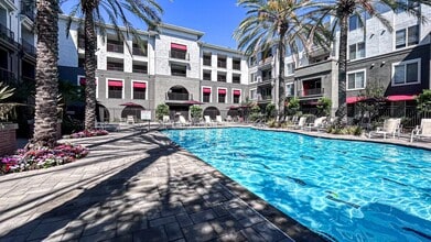 1801 E Katella Ave, Unit 2114 in Anaheim, CA - Foto de edificio - Building Photo