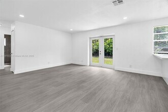 1402 NW 19th St in Fort Lauderdale, FL - Building Photo - Building Photo