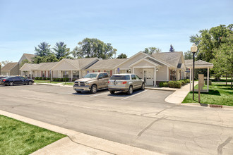 Hallet Crossing in Michigan Center, MI - Foto de edificio - Building Photo