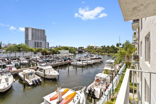 1720 NW N River Dr in Miami, FL - Foto de edificio - Building Photo