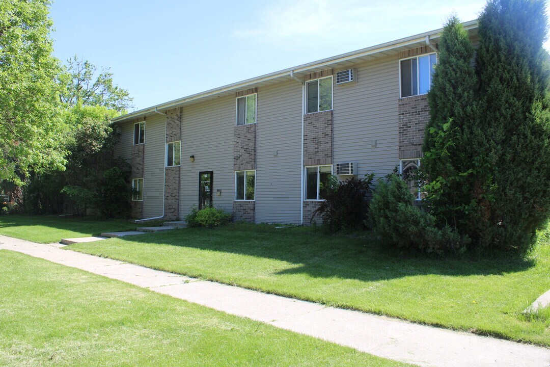 720 8th Ave in Brookings, SD - Building Photo