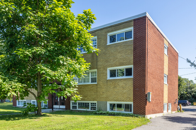 552 Coronation Av